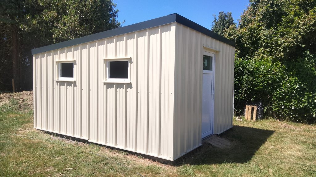 Abri en reconstruction sur dalle existante